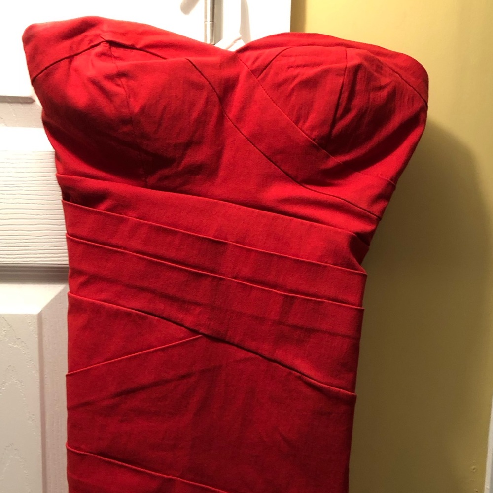 VIVID RED STRAPLESS STRETCH COCKTAIL DRESS